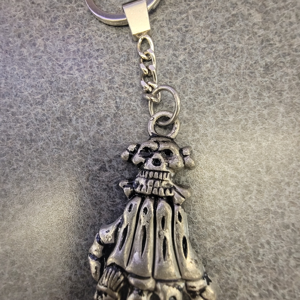 Skull Hand Keychain - Picture 2 of 2